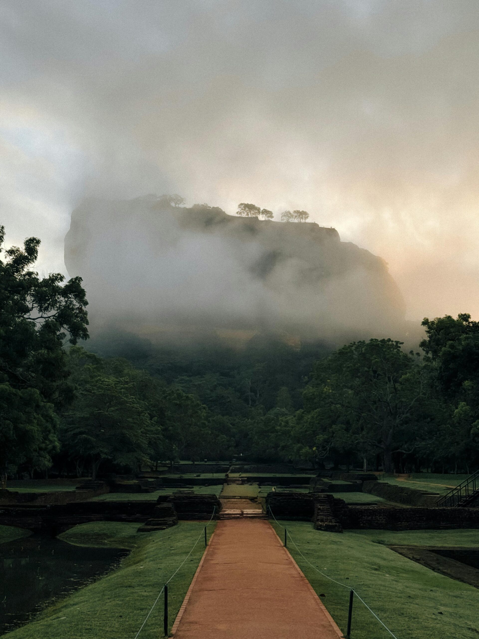 Lion Rock Ceylon Tours Sigiriya Lion Rock experience featuring ancient fortress, frescoes, and panoramic views in Sri Lanka.